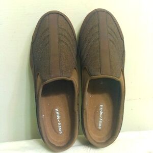 Womens Easy Spirit Brown Slip-On Shoes Size 8.5 New but no tags